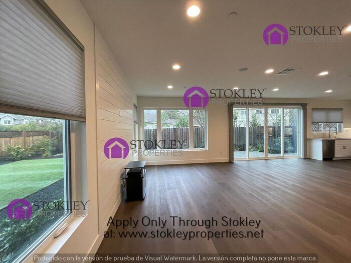 3184 Manor Ave - Photo 7 of 50