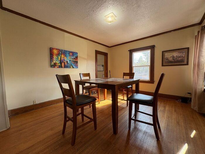 921 E Burlington St - Photo 4 of 16