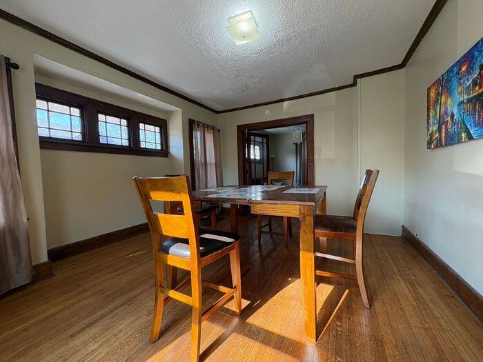 921 E Burlington St - Photo 5 of 16