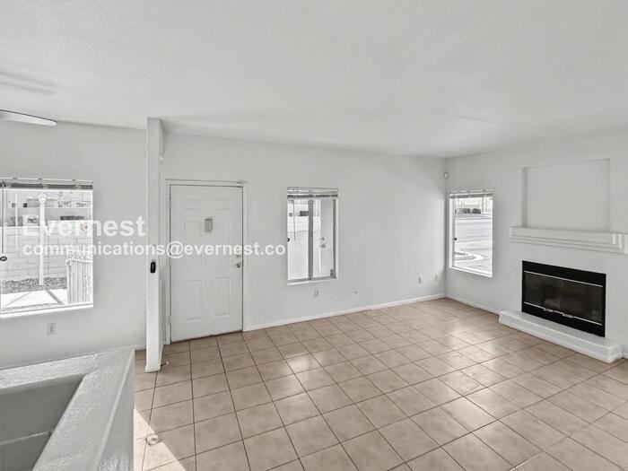 5922 Vegas Dr - Photo 6 of 21