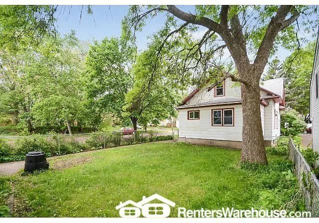 1060 Loeb St - Photo 2 of 20