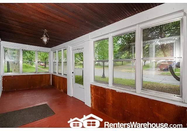 1060 Loeb St - Photo 3 of 20