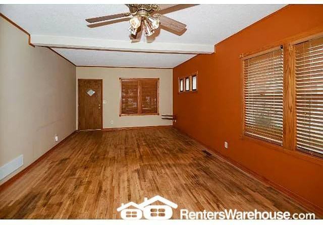 1060 Loeb St - Photo 4 of 20