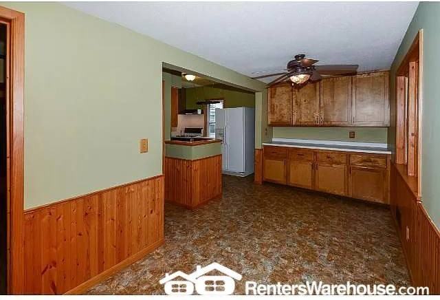 1060 Loeb St - Photo 7 of 20