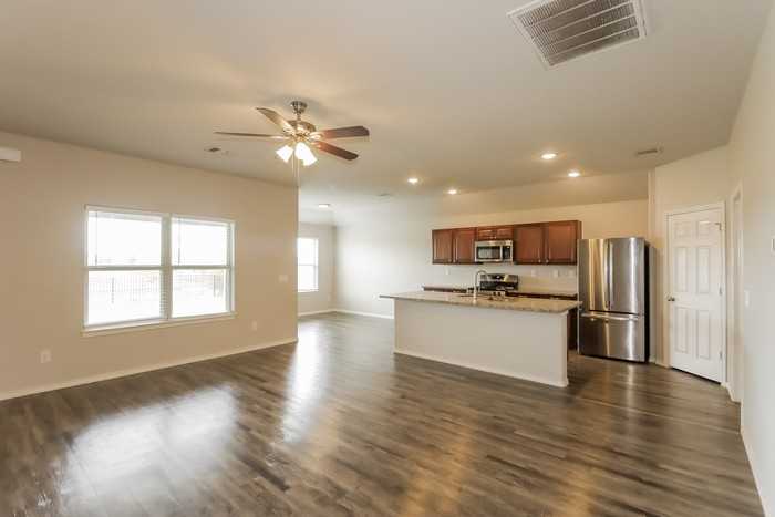 7407 Wolf Creek Ln - Photo 4 of 21