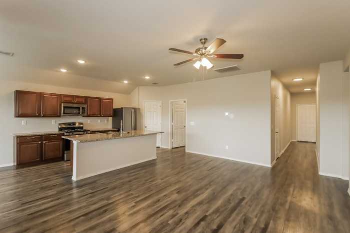 7407 Wolf Creek Ln - Photo 5 of 21