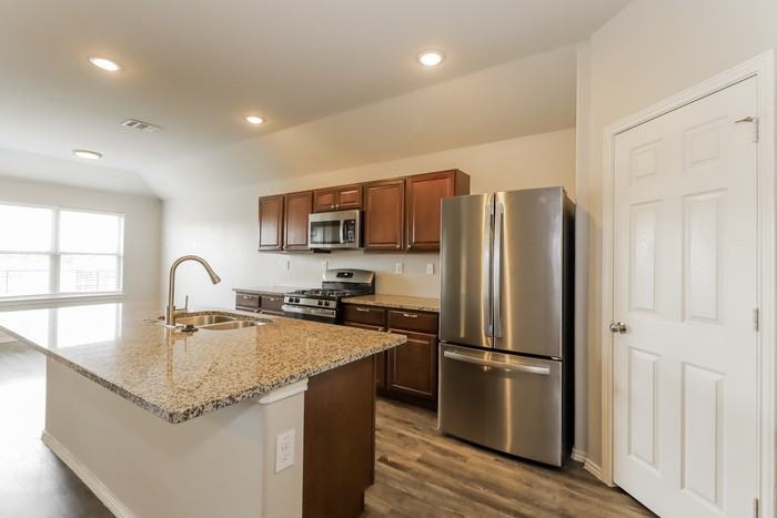 7407 Wolf Creek Ln - Photo 7 of 21