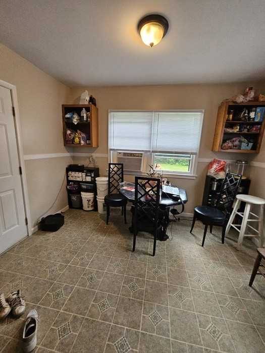 1945 Hawthorne Ave E - Photo 2 of 7