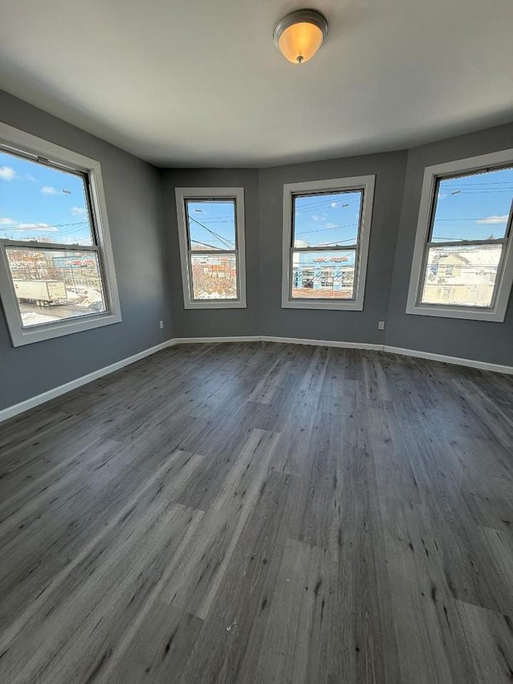 1637 South Ave - Photo 3 of 20