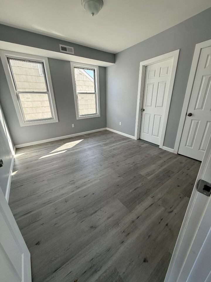 1637 South Ave - Photo 4 of 20