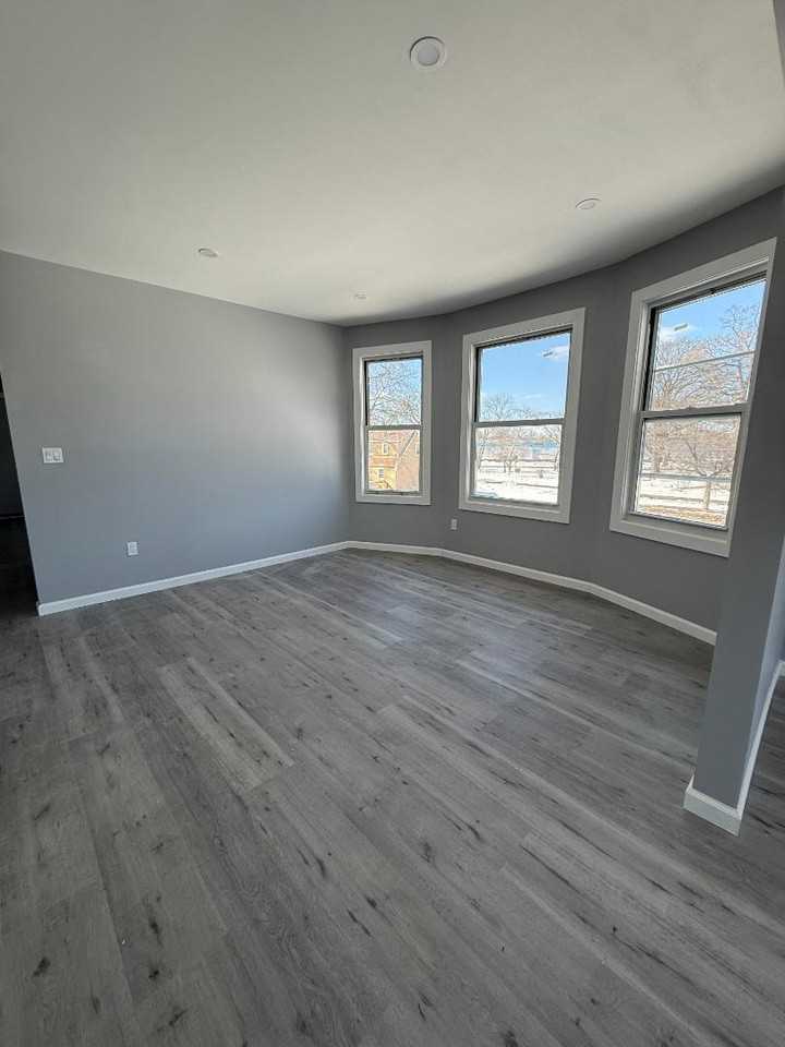 1637 South Ave - Photo 5 of 20