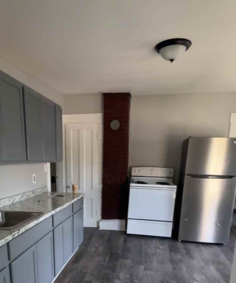 37 Maple St #2 - Photo 5 of 6