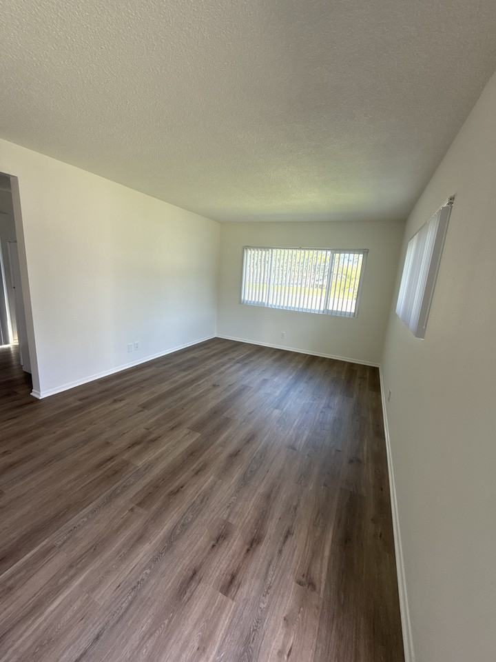 7622 Crescent Ave #6 - Photo 5 of 17