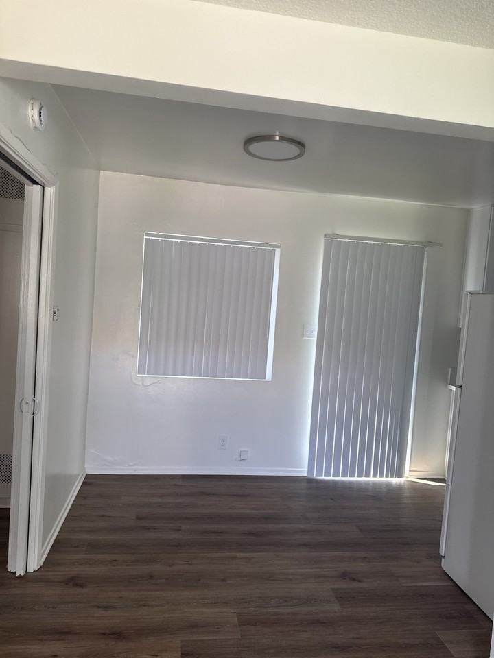 7622 Crescent Ave #6 - Photo 6 of 17