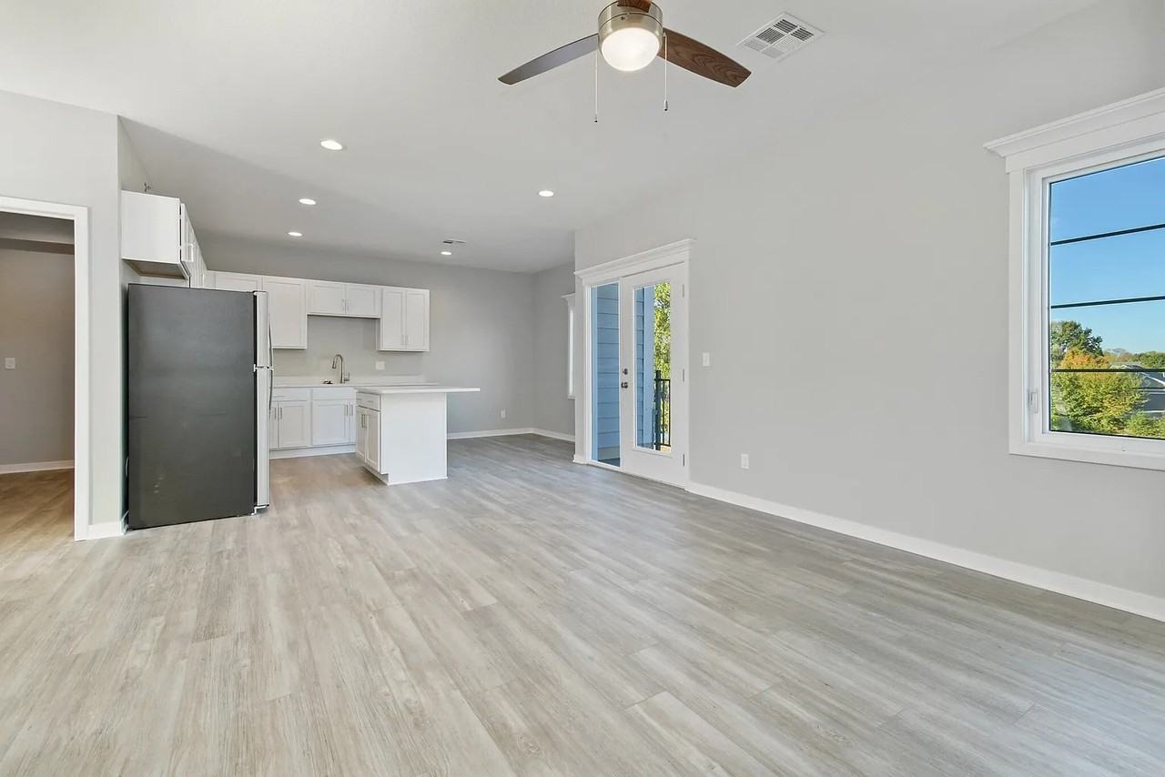 1010 Sugarland Dr #D - Photo 2 of 9