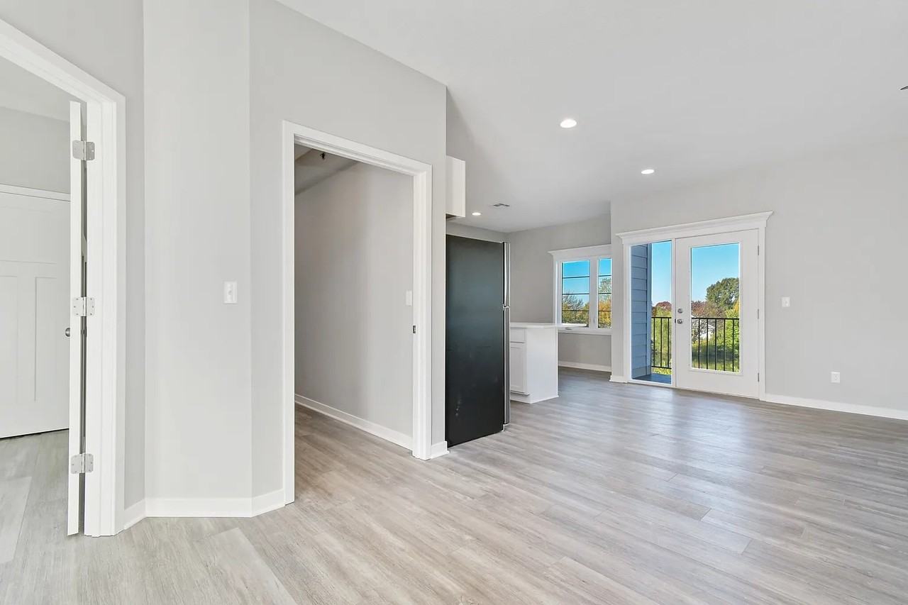 1010 Sugarland Dr #D - Photo 3 of 9