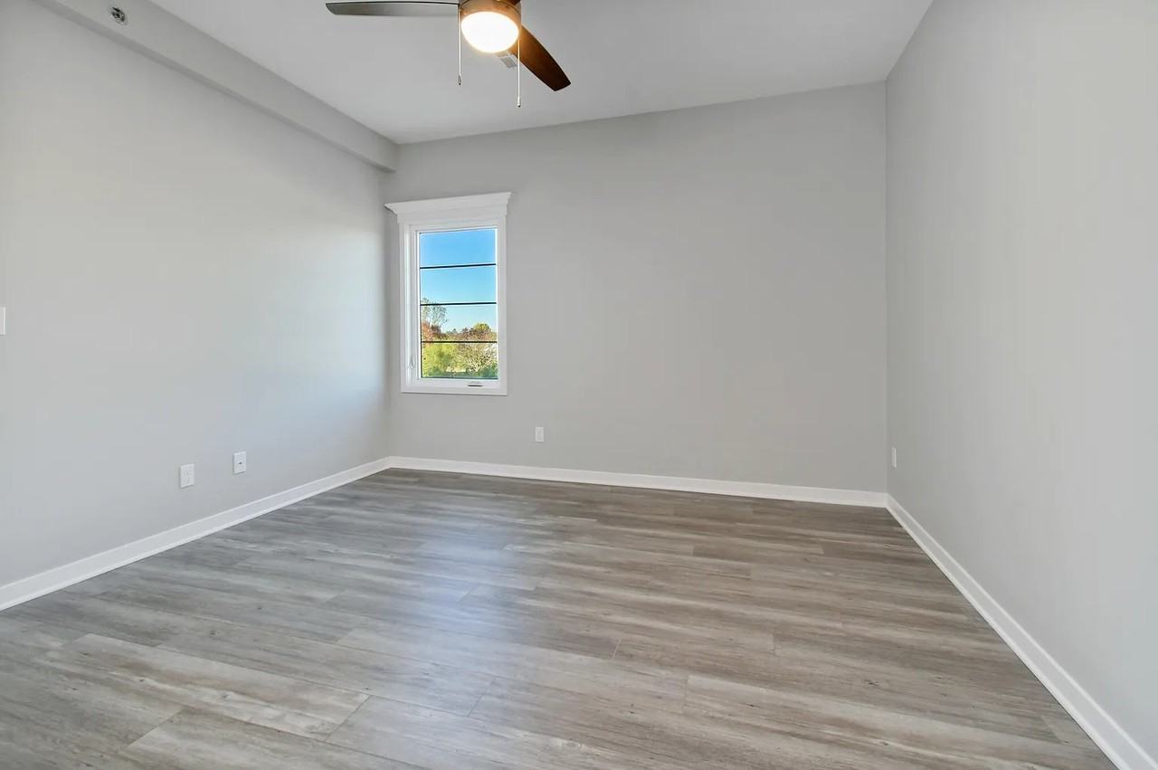 1010 Sugarland Dr #D - Photo 6 of 9