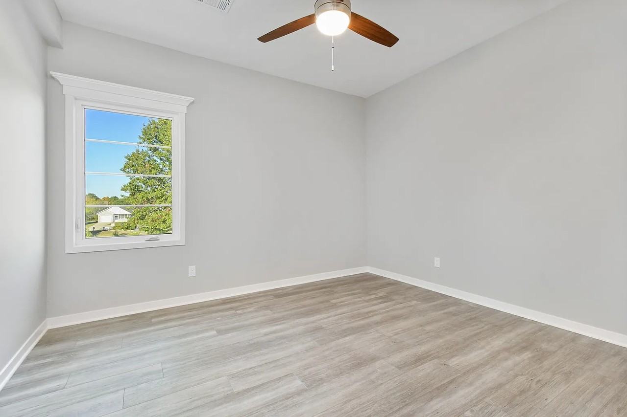 1010 Sugarland Dr #D - Photo 7 of 9