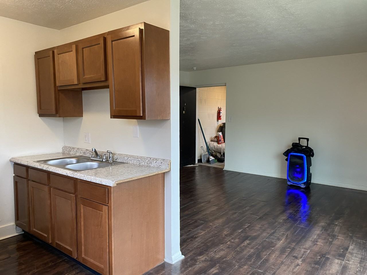 8376 Anthony Wayne Ave #4 - Photo 5 of 12