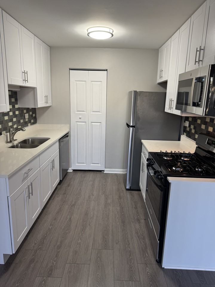 746 Candleridge Ct #B1 - Photo 3 of 17