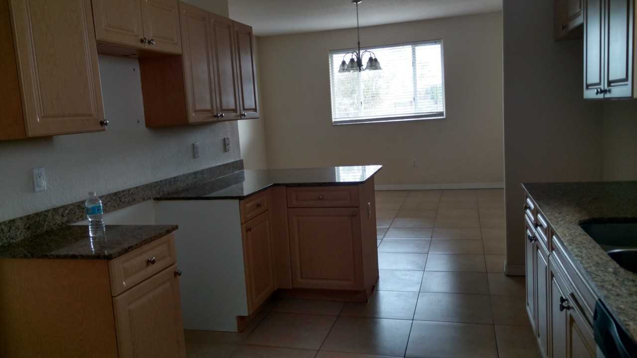 1712 Ne 9th Dr #NA - Photo 3 of 21