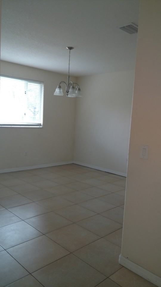 1712 Ne 9th Dr #NA - Photo 4 of 21