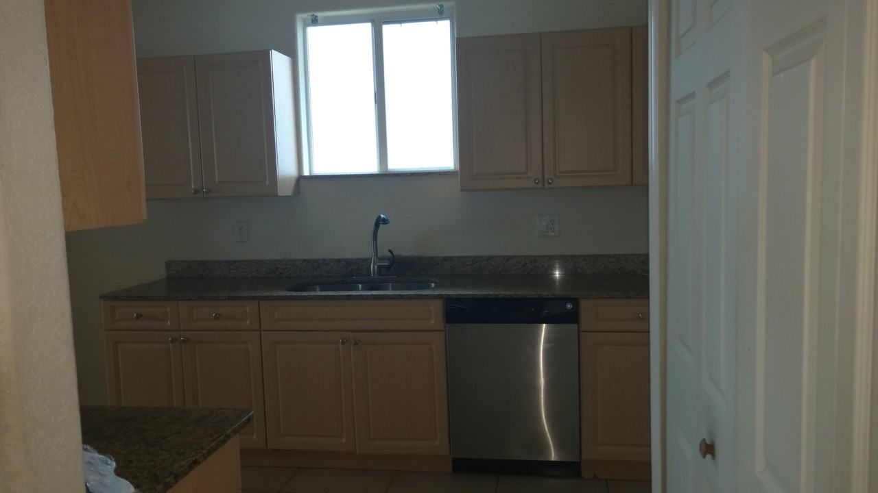 1712 Ne 9th Dr #NA - Photo 6 of 21