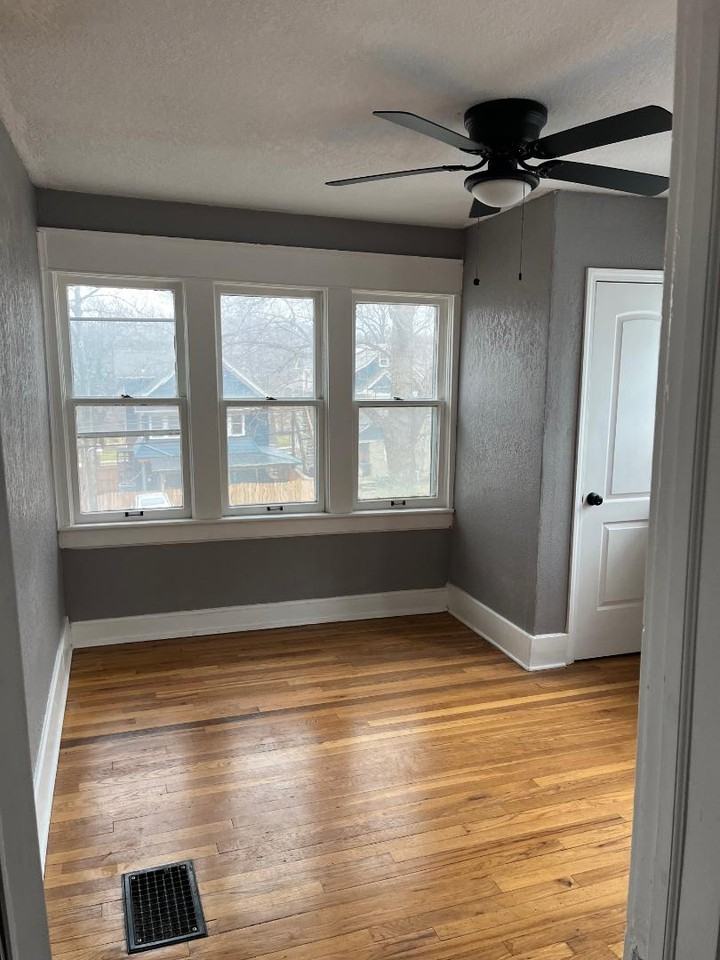 4105 Oak Street - Photo 2 of 7