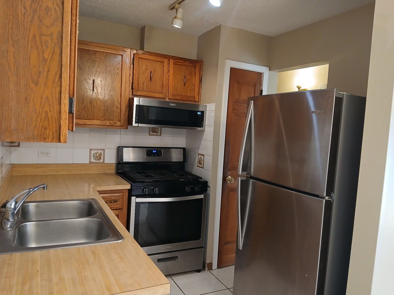 247 N Neltnor Blvd #D1F - Photo 3 of 8