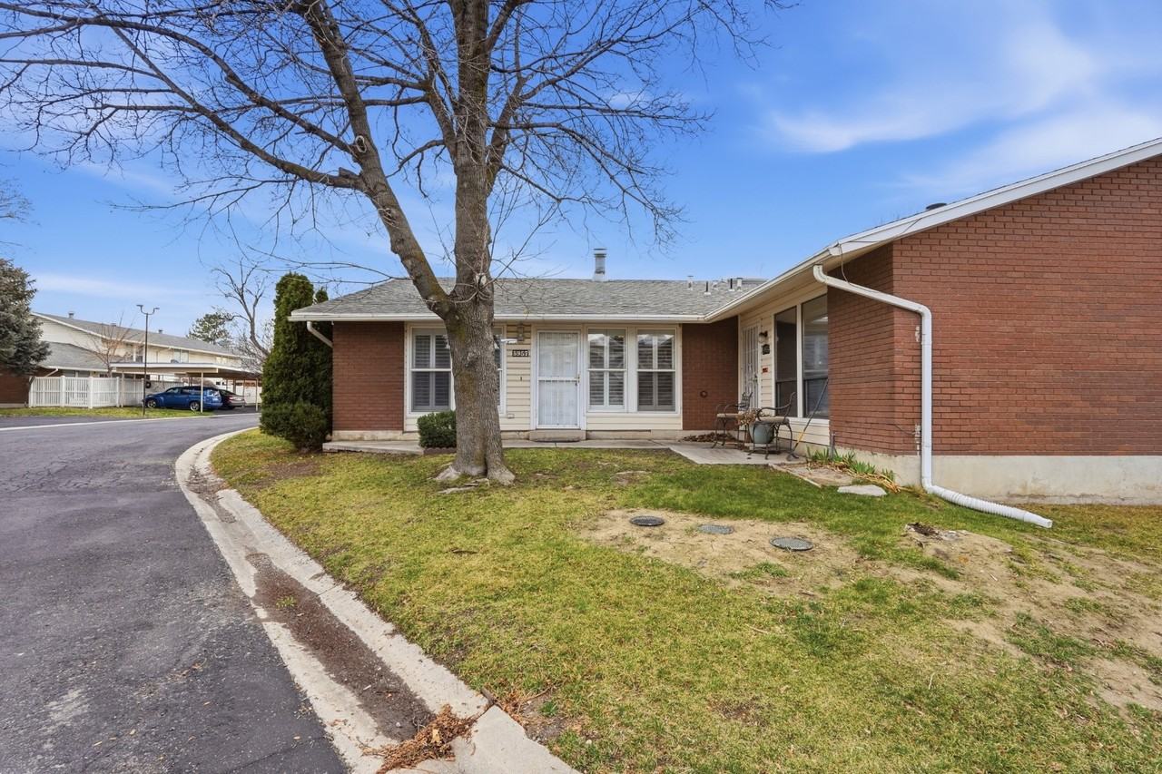 5957 S Sultan Cir - Photo 2 of 20