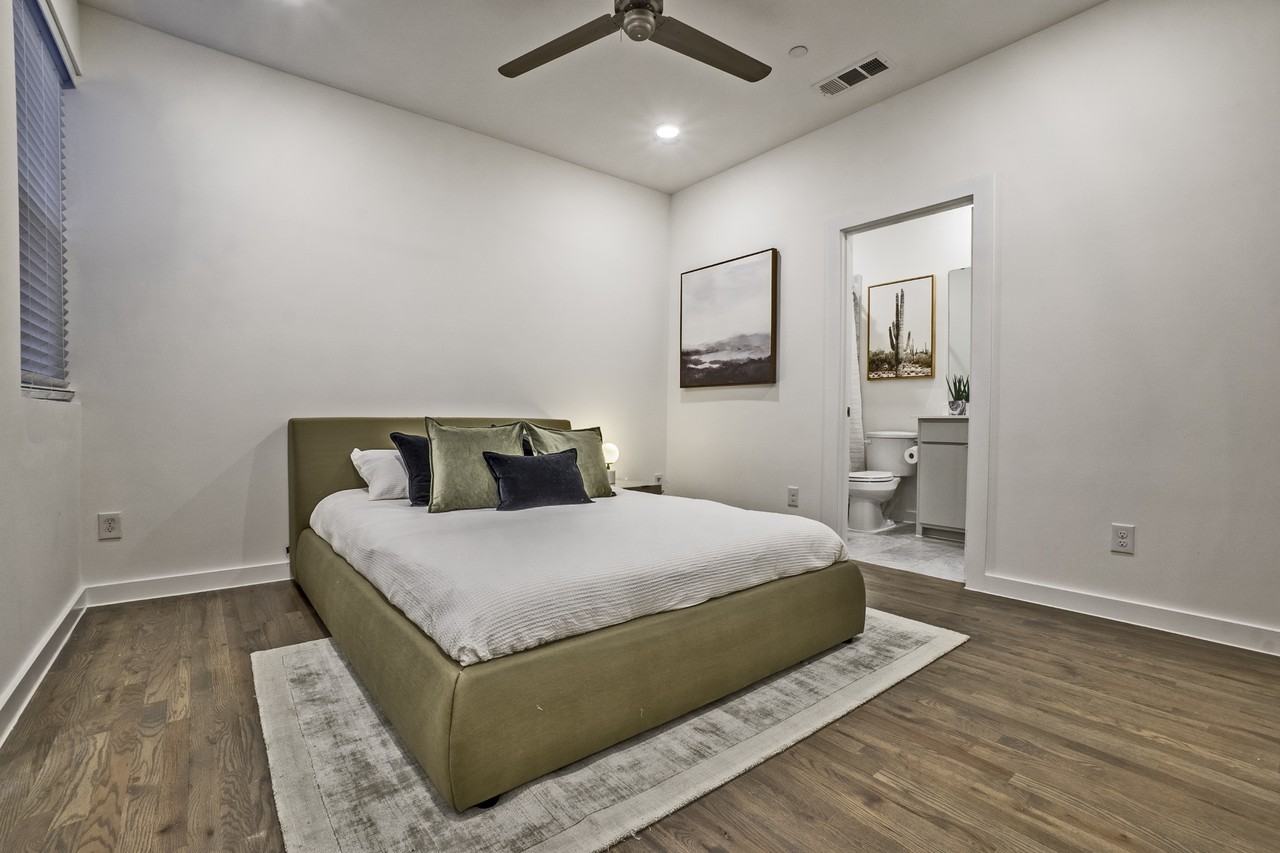 5002 San Jacinto St #202 - Photo 4 of 8