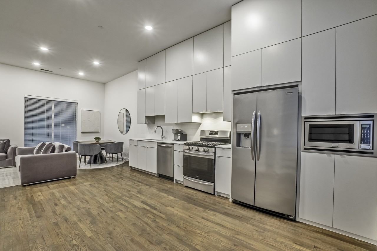 5002 San Jacinto St #202 - Photo 5 of 8