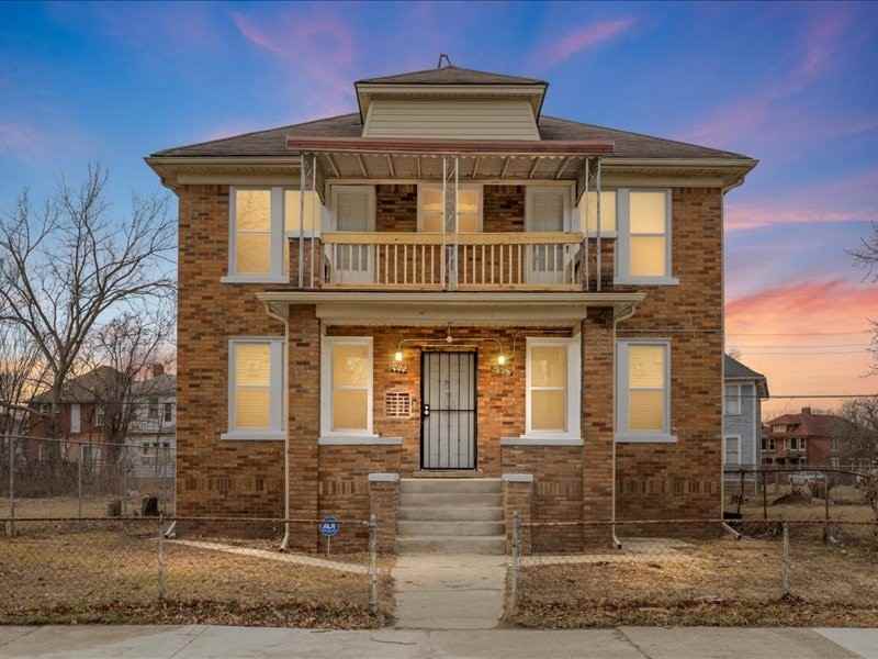 8957 Otsego St - Photo 2 of 10