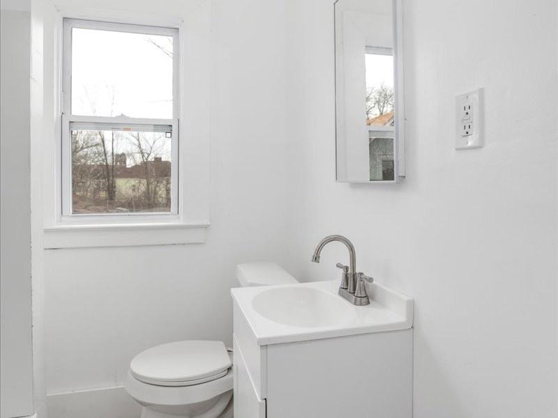 8957 Otsego St - Photo 6 of 10