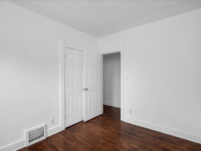 8957 Otsego St - Photo 7 of 10