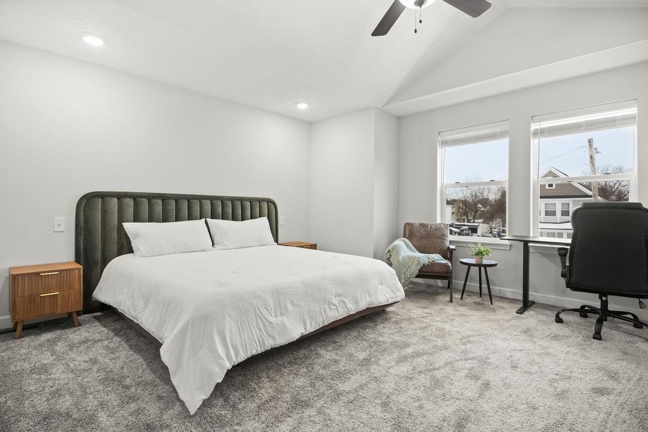 2273 E 100th St #1-4