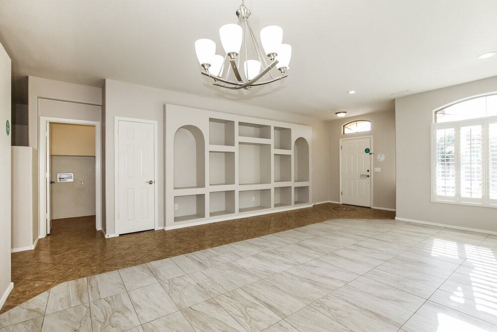 1913 S 83rd Dr - Photo 5 of 16