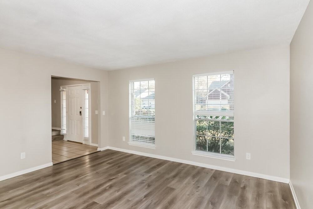 18162 Holly Green Dr - Photo 4 of 17