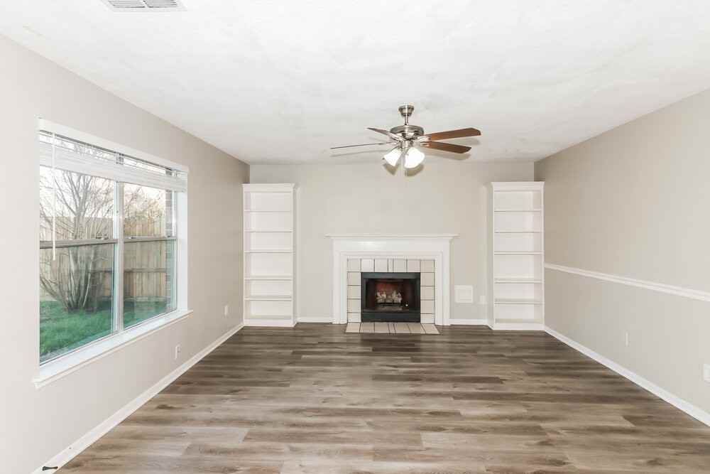 18162 Holly Green Dr - Photo 5 of 17