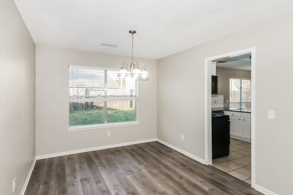 18162 Holly Green Dr - Photo 6 of 17