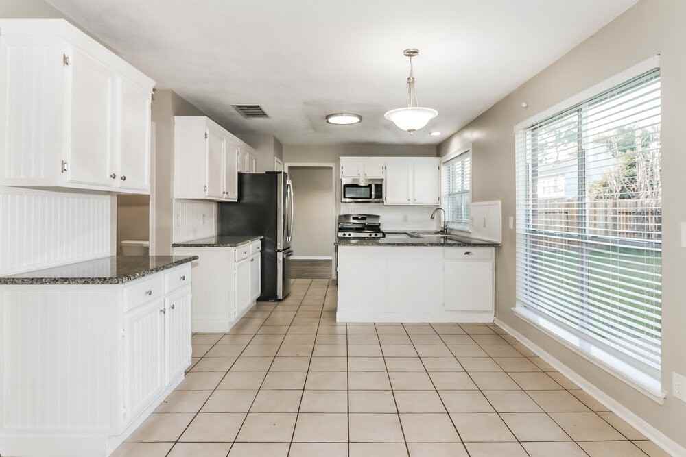 18162 Holly Green Dr - Photo 7 of 17