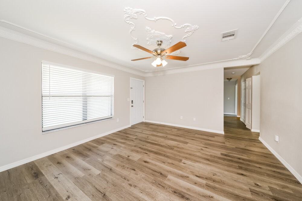 5362 Trekell St - Photo 3 of 16