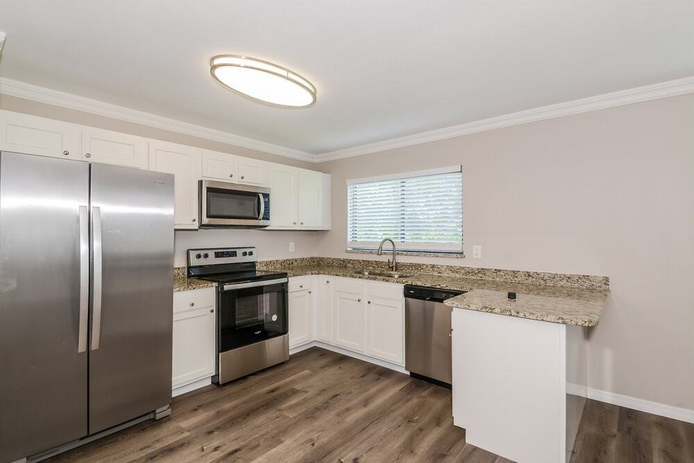 5362 Trekell St - Photo 7 of 16