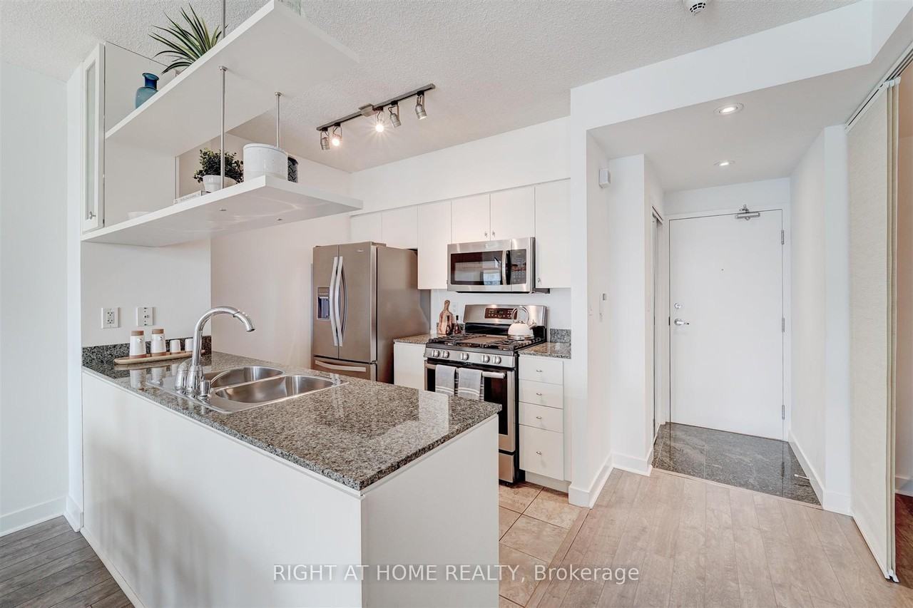 10 Navy Wharf Court #2001 - Photo 4 of 17