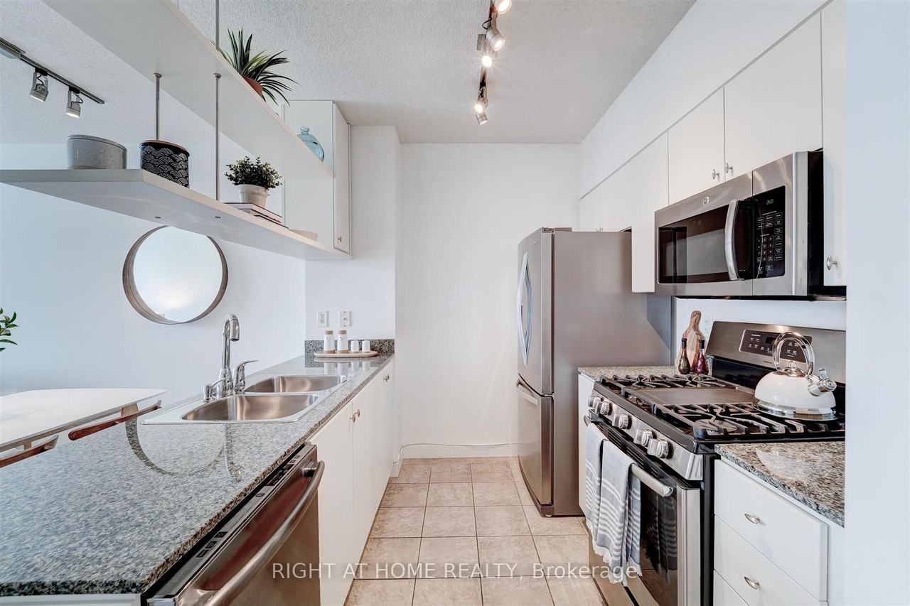 10 Navy Wharf Court #2001 - Photo 5 of 17