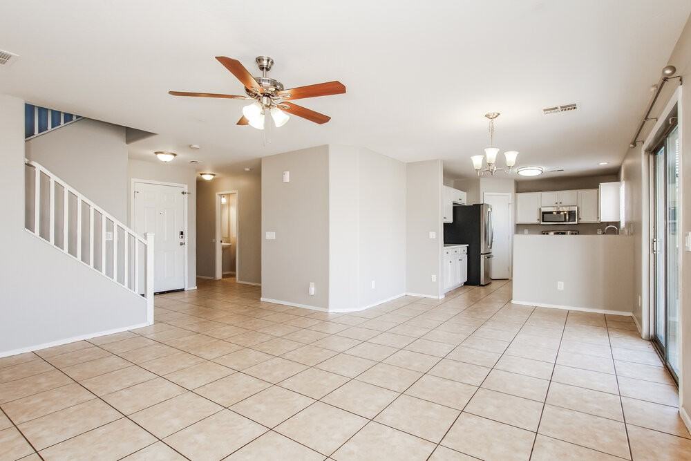 6736 W Desert Ln - Photo 5 of 17