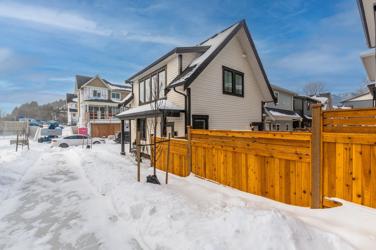 7843 Cedarbrook Road - Photo 4 of 19