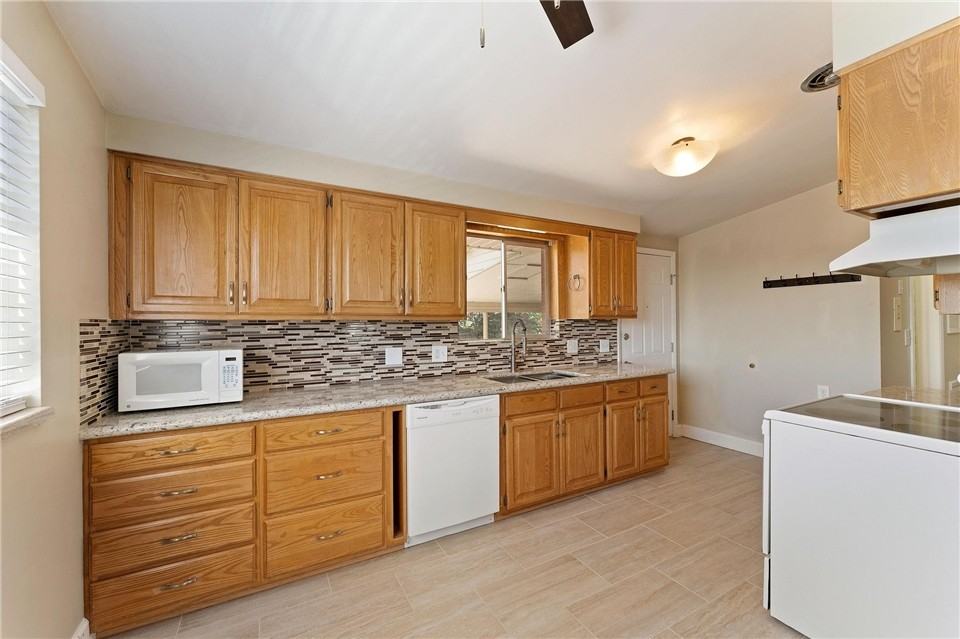 4243 S Lynne Ln - Photo 2 of 17