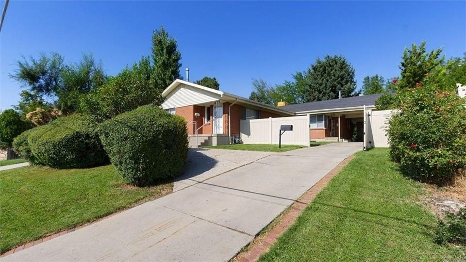 4243 S Lynne Ln - Photo 3 of 17