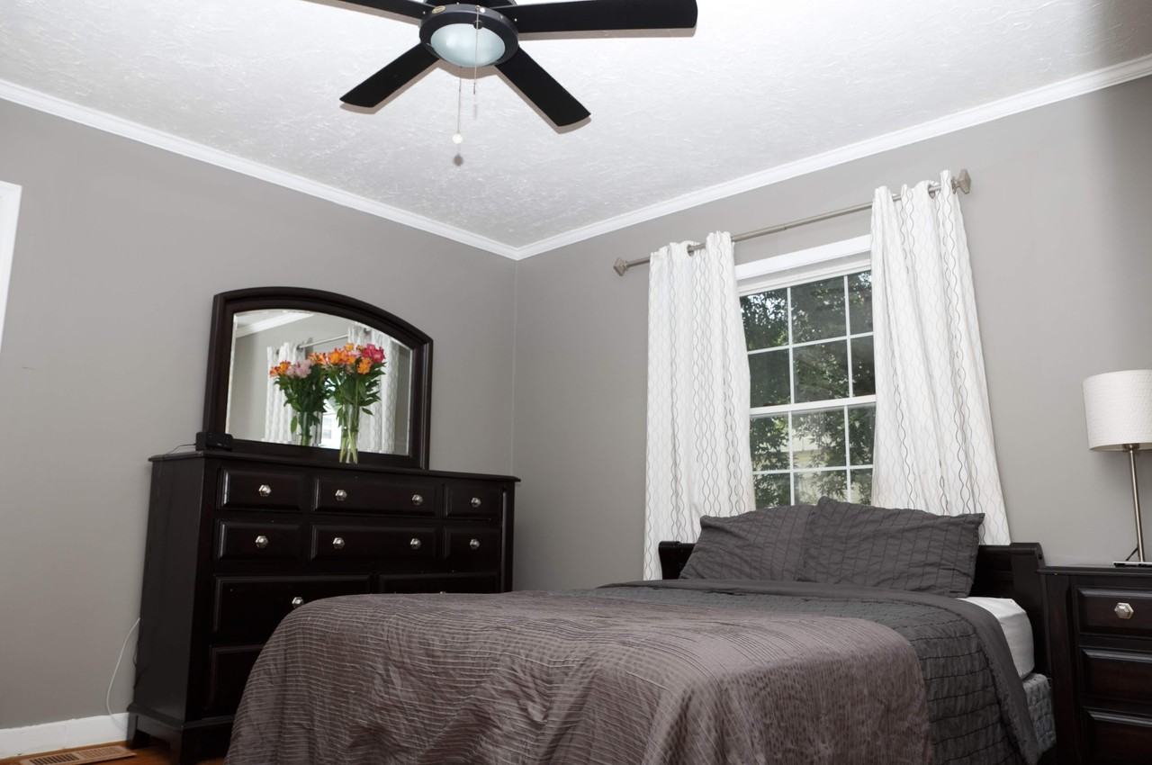 908 Carroll Ave - Photo 3 of 9